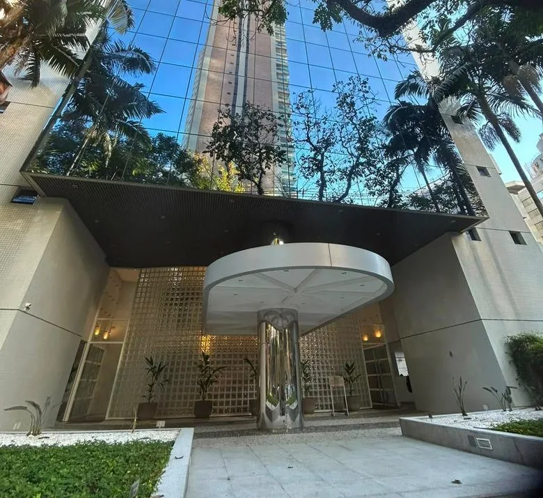 Fachada do edifício do consultório, no Brooklin, São Paulo
